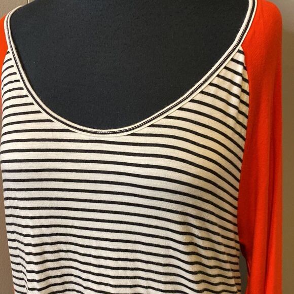 C Roxy Women’s Medium 2/3 Sleeve Stripes Wide Neck High Low Hem - Picture 2 of 7